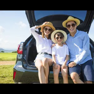 Trendy Aviator-Style Sunglasses - Perfect for Summer Adventures with OPERA!